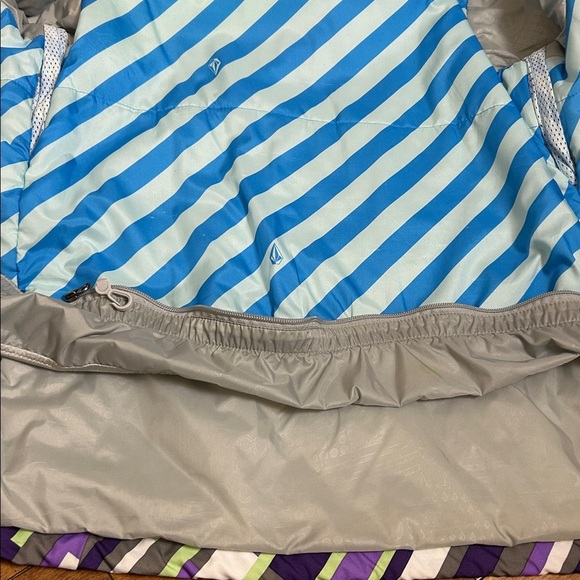 Volcom ski jacket,women Lg, snowboard ,winter,purple,multicolor, great pre own - Picture 10 of 16